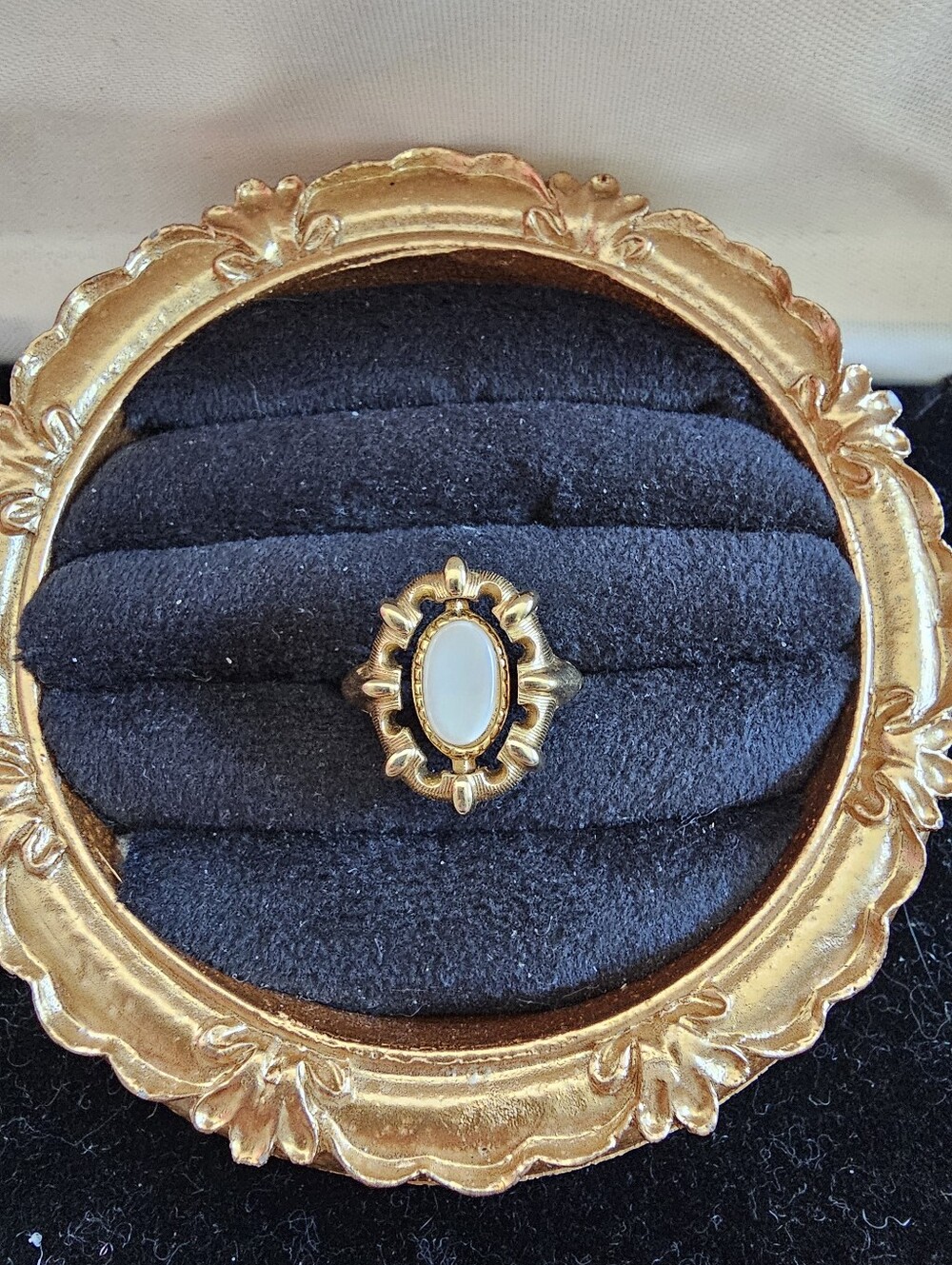 Rare Vintage Avon Ring Size 5.5/6.5
